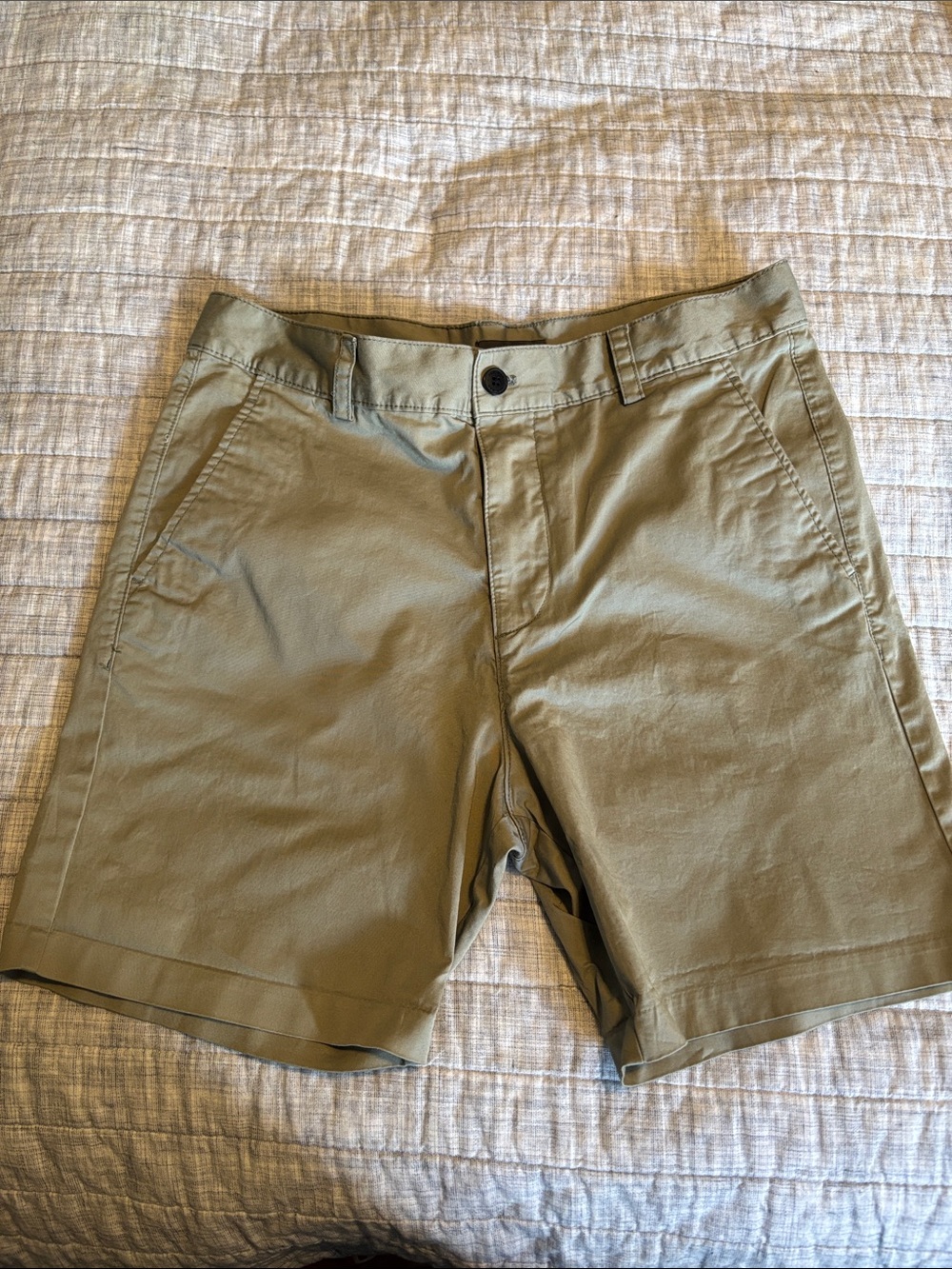 H&M Khaki Green Flat Front Men’s Chino Shorts
